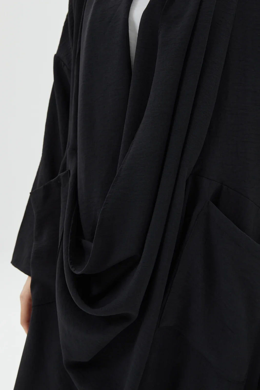 Elegant Black Cross Abaya Modest Outfit Exclusively at Turkista